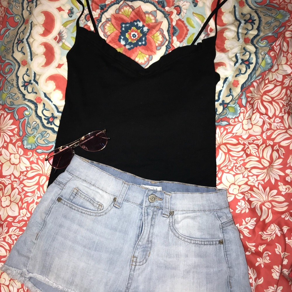 Black Crop Tank 🖤